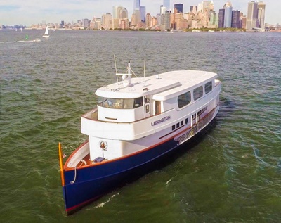 New York yacht Lexington - port bow